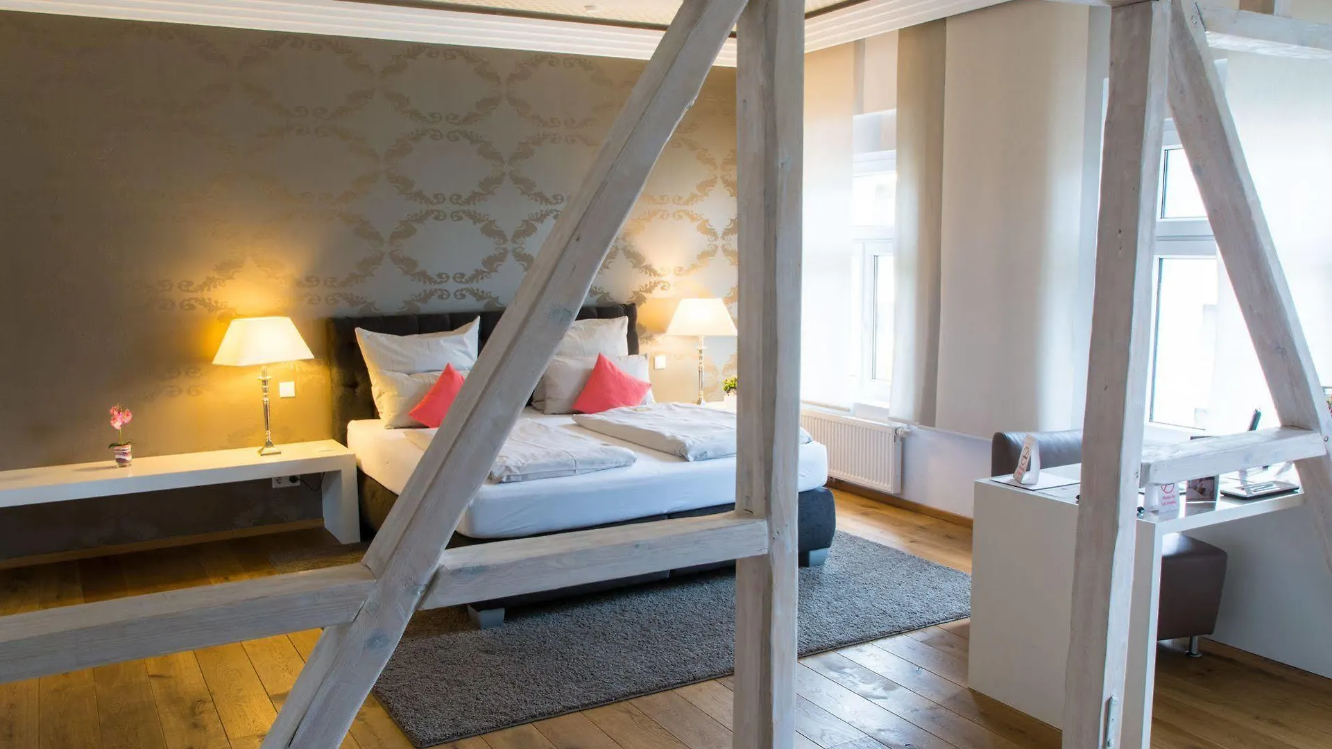 Helvetia Suites Dusseldorf 4*,